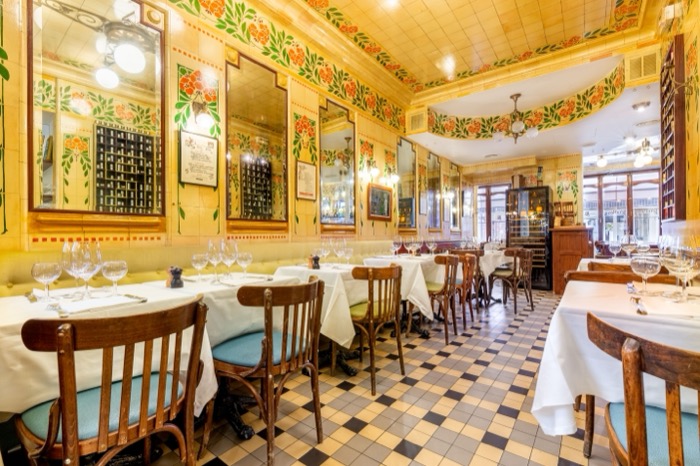 La salle Art Nouveau du Le Petit Rétro